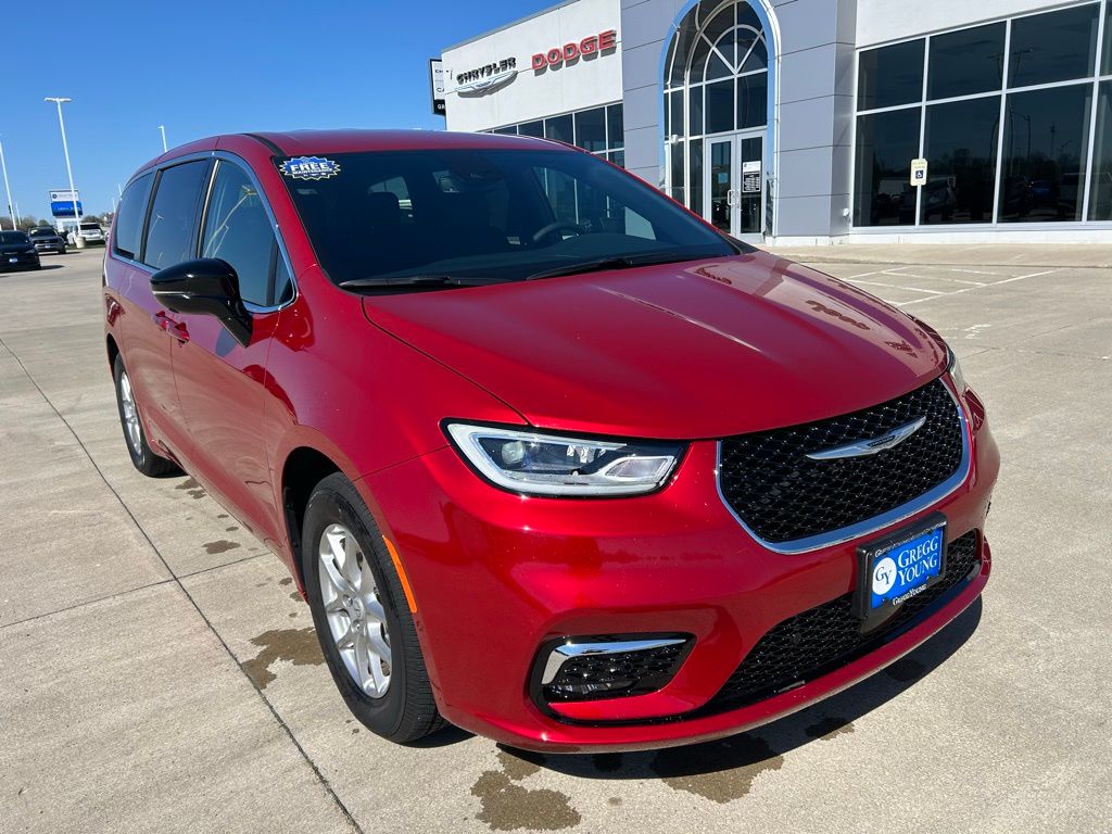 2026 Chrysler Pacifica Select - Photo 9