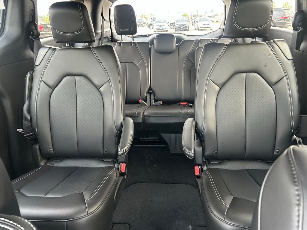 2026 Chrysler Pacifica Select - Photo 23