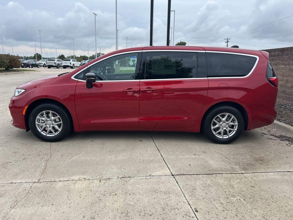 New 2026 Chrysler Pacifica SELECT Passenger Van