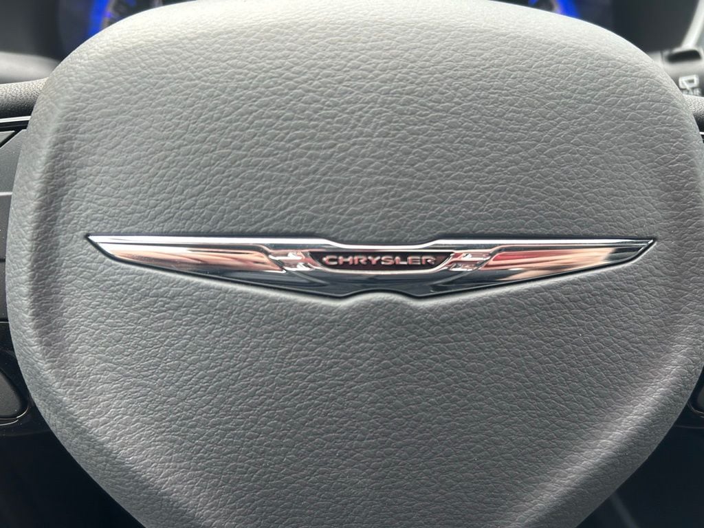 2026 Chrysler Pacifica Limited - Photo 30