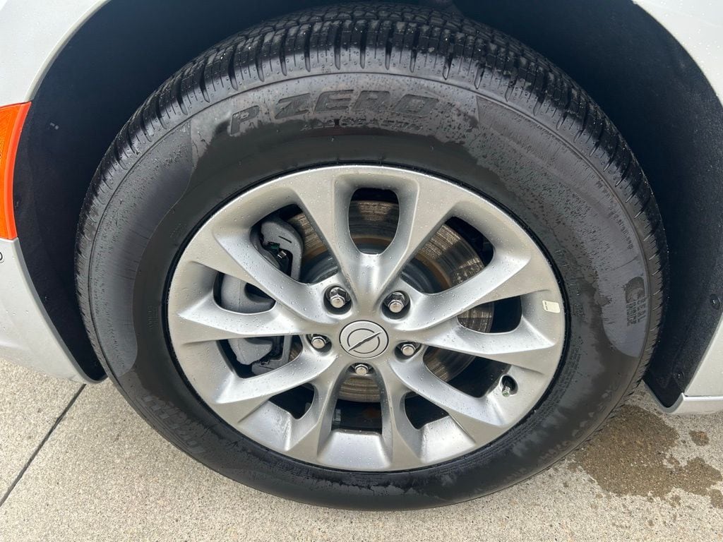 2026 Chrysler Pacifica Select - Photo 35