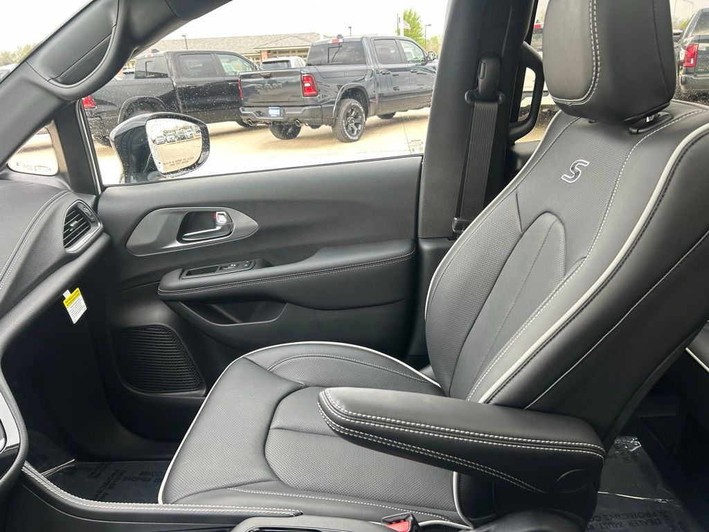 2026 Chrysler Pacifica Limited - Photo 23