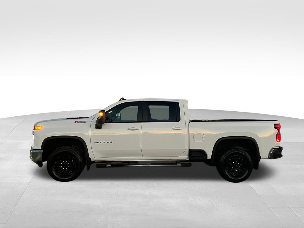 2024 Chevrolet Silverado 2500HD LT photo 2