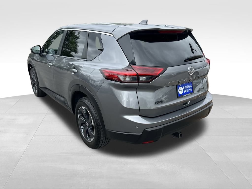 2024 Nissan Rogue SV photo 2