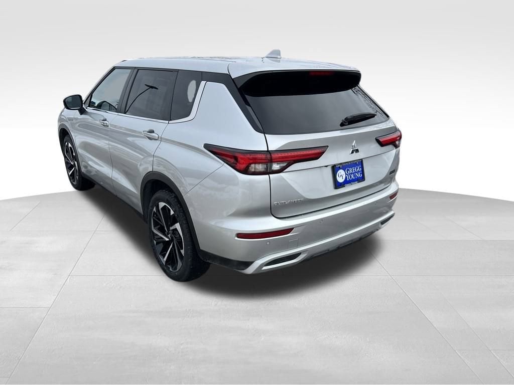 Used 2024 Mitsubishi Outlander SE