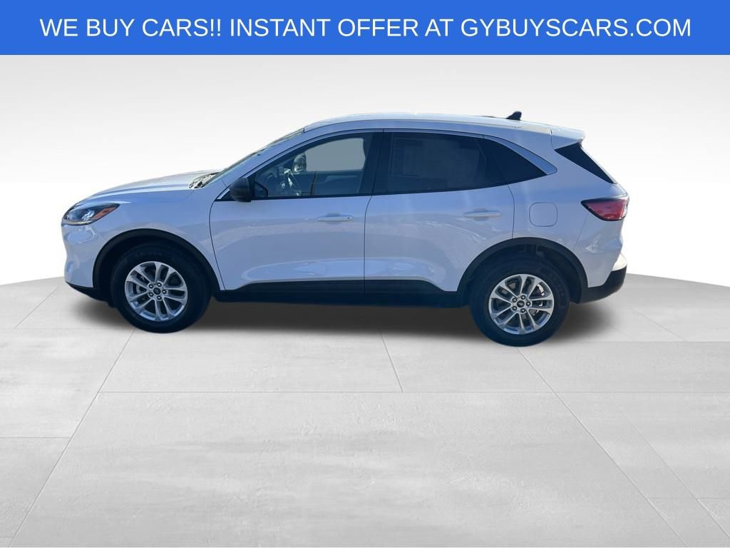 2022 Ford Escape Hybrid SE photo 2