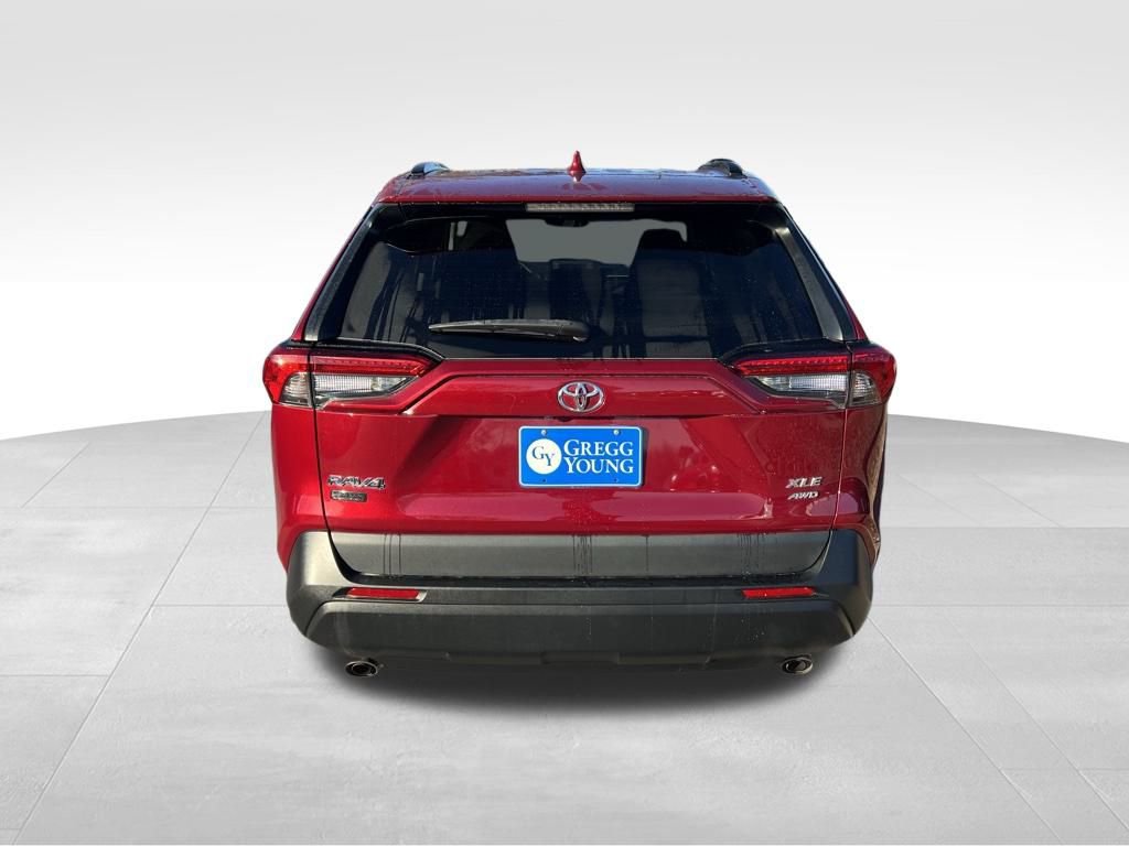 2021 Toyota RAV4 XLE photo 3