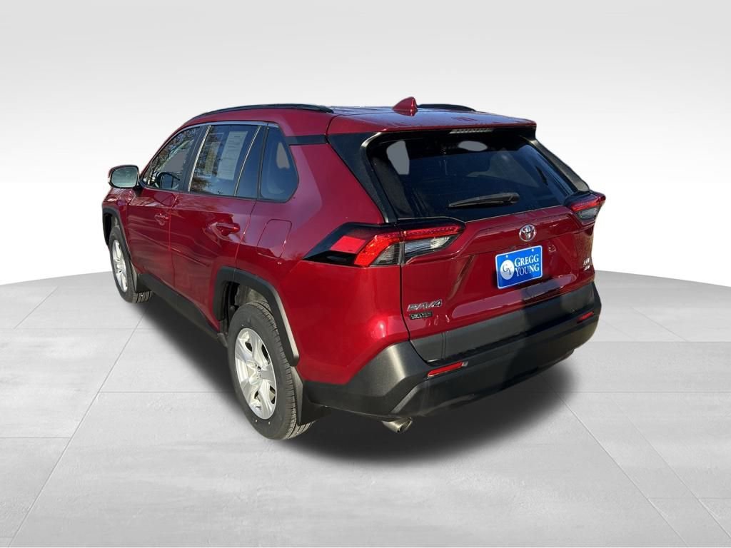 2021 Toyota RAV4 XLE photo 2