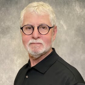 Staff member Alan Cohen from ID_f907d0