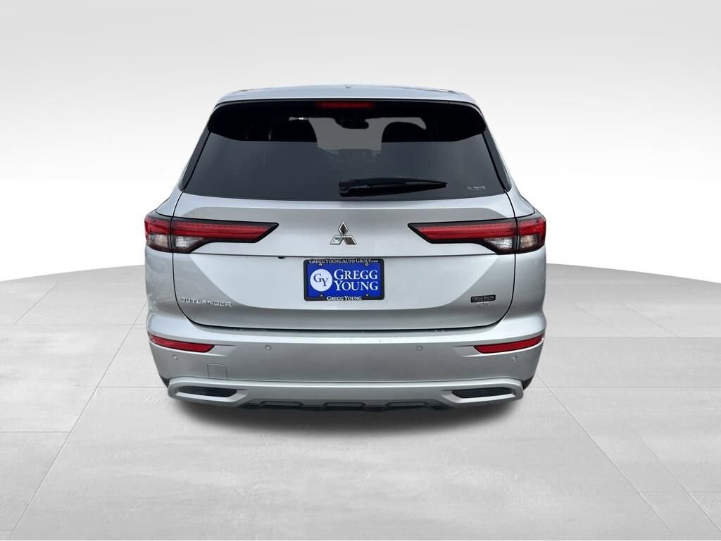 Used 2024 Mitsubishi Outlander SE