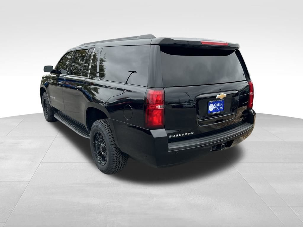 2019 Chevrolet Suburban LT photo 3