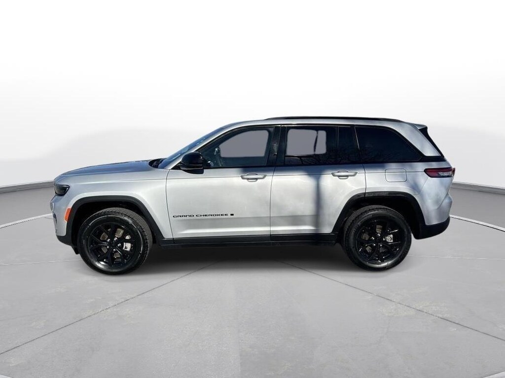 Used 2024 Jeep Grand Cherokee Altitude