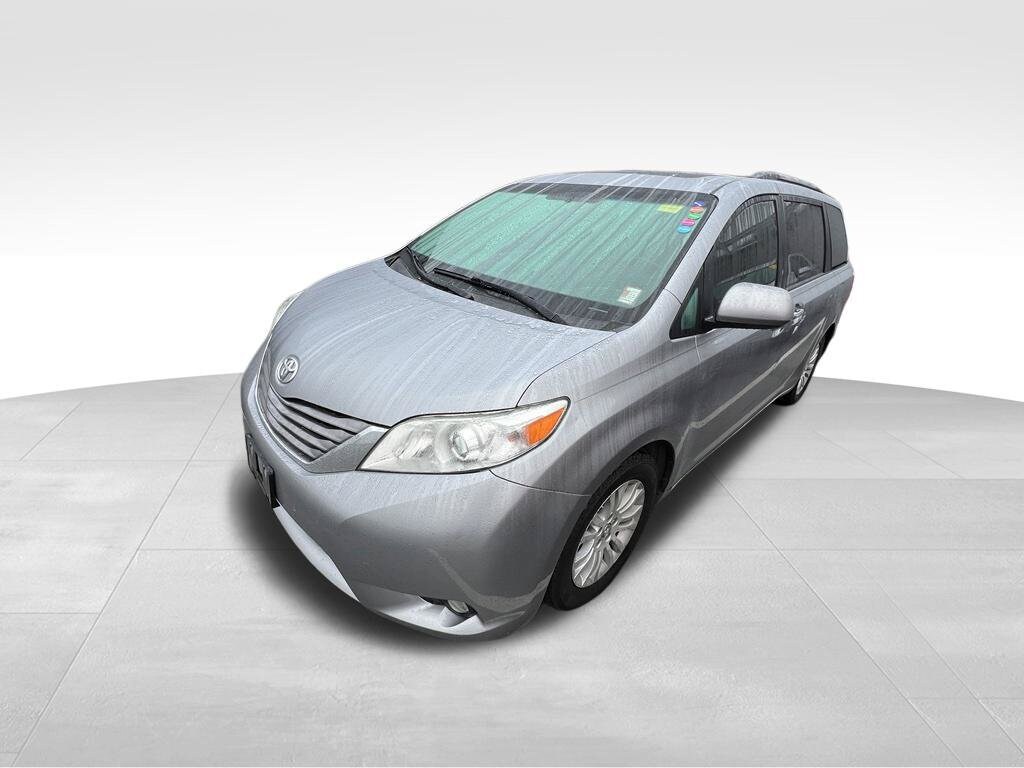Used 2017 Toyota Sienna XLE Auto Access Seat