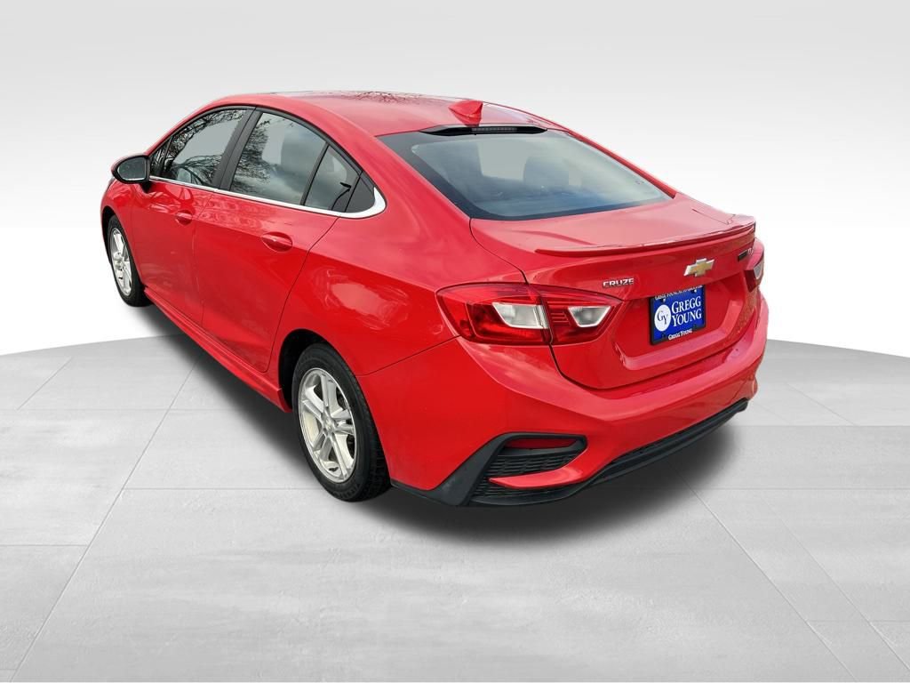 2017 Chevrolet Cruze LT photo 3
