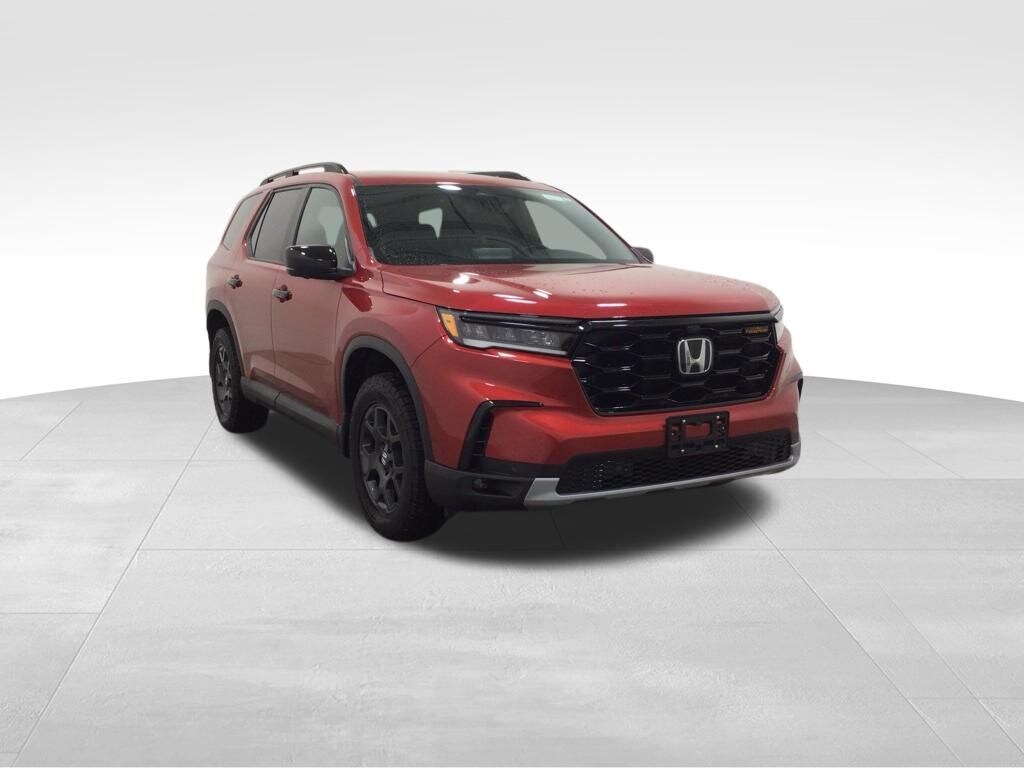 Used 2025 Honda Pilot TrailSport SUV