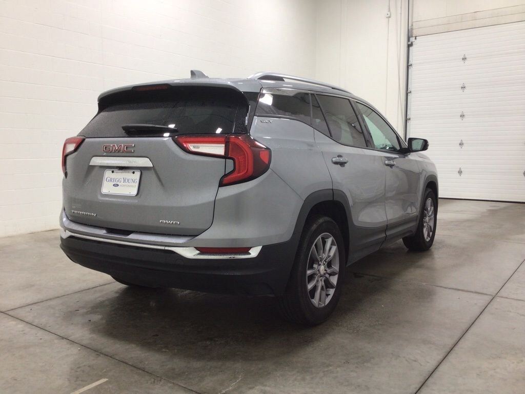Used 2024 GMC Terrain SLT SUV