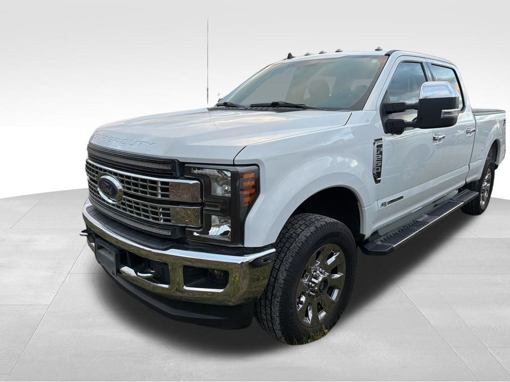 2019 Ford F-250 Lariat FX4 photo 2