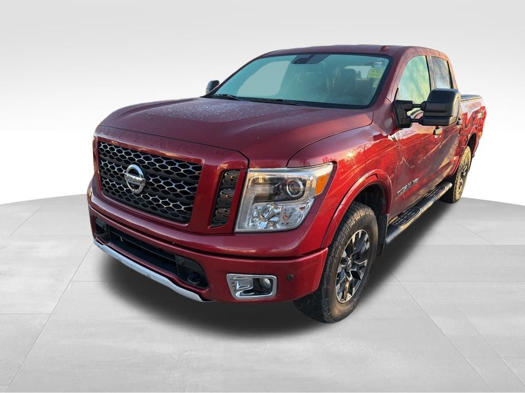 2018 Nissan Titan PRO-4X Crew Cab photo 3