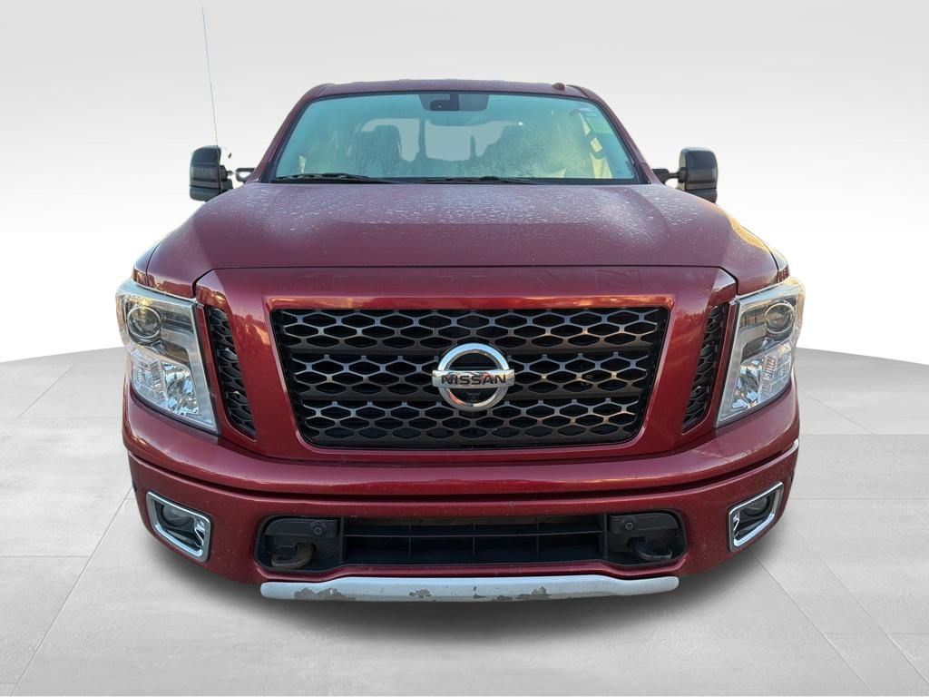2018 Nissan Titan PRO-4X Crew Cab photo 2