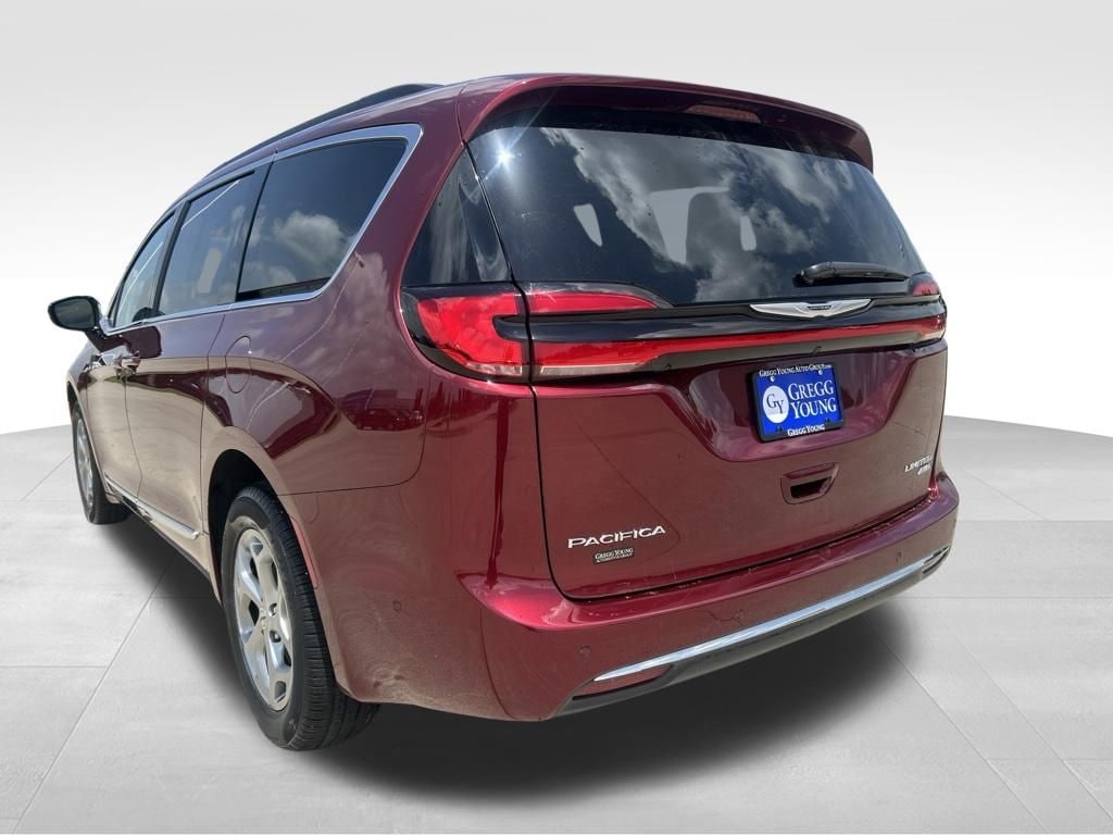 Used 2023 Chrysler Pacifica Limited Van Passenger Van