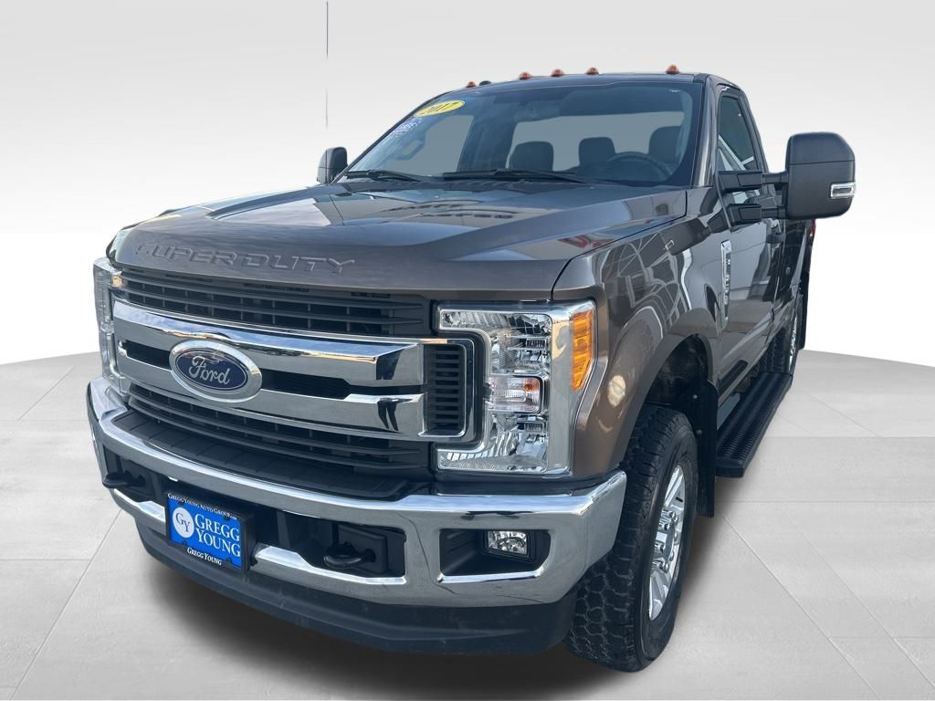 2017 Ford F-350 XLT photo 2