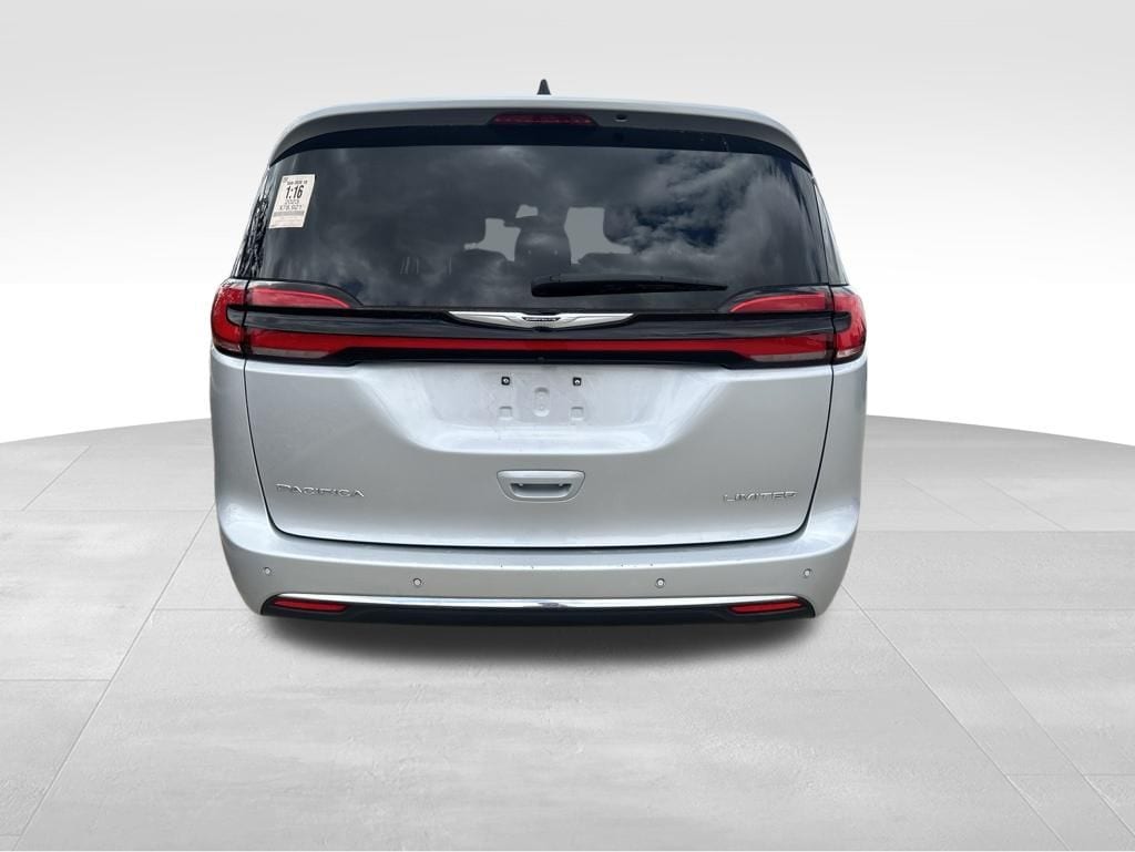 Used 2023 Chrysler Pacifica Limited Van Passenger Van