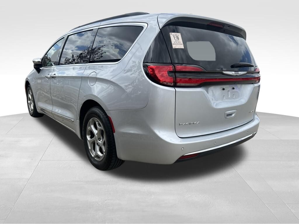 Used 2023 Chrysler Pacifica Limited Van Passenger Van