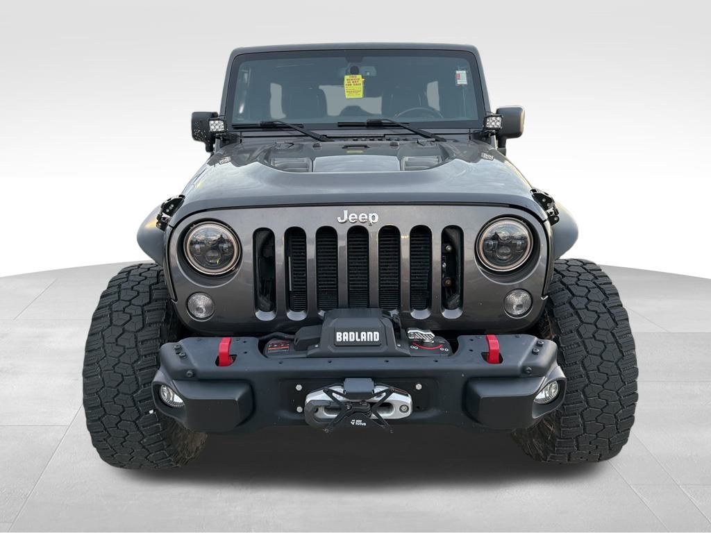 2016 Jeep Wrangler Unlimited Rubicon photo 2