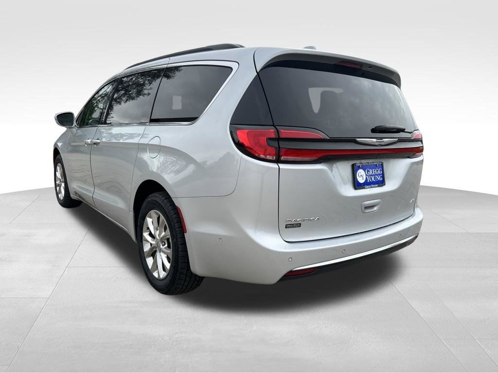 Used 2022 Chrysler Pacifica Touring L Van Passenger Van