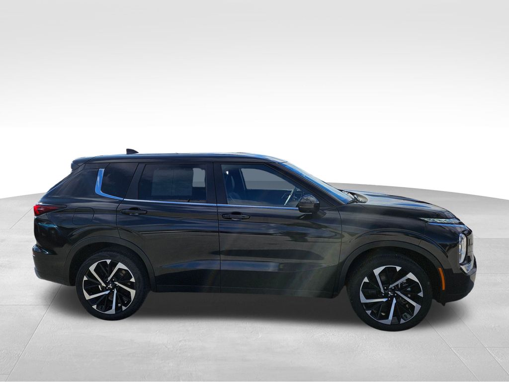 2024 Mitsubishi Outlander SE photo 3