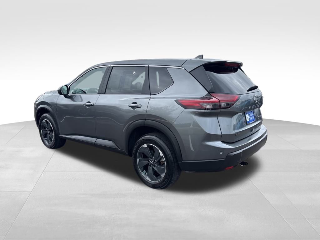 2024 Nissan Rogue SV photo 2