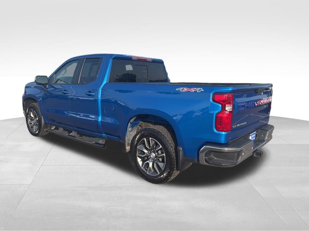 2023 Chevrolet Silverado 1500 LT photo 3