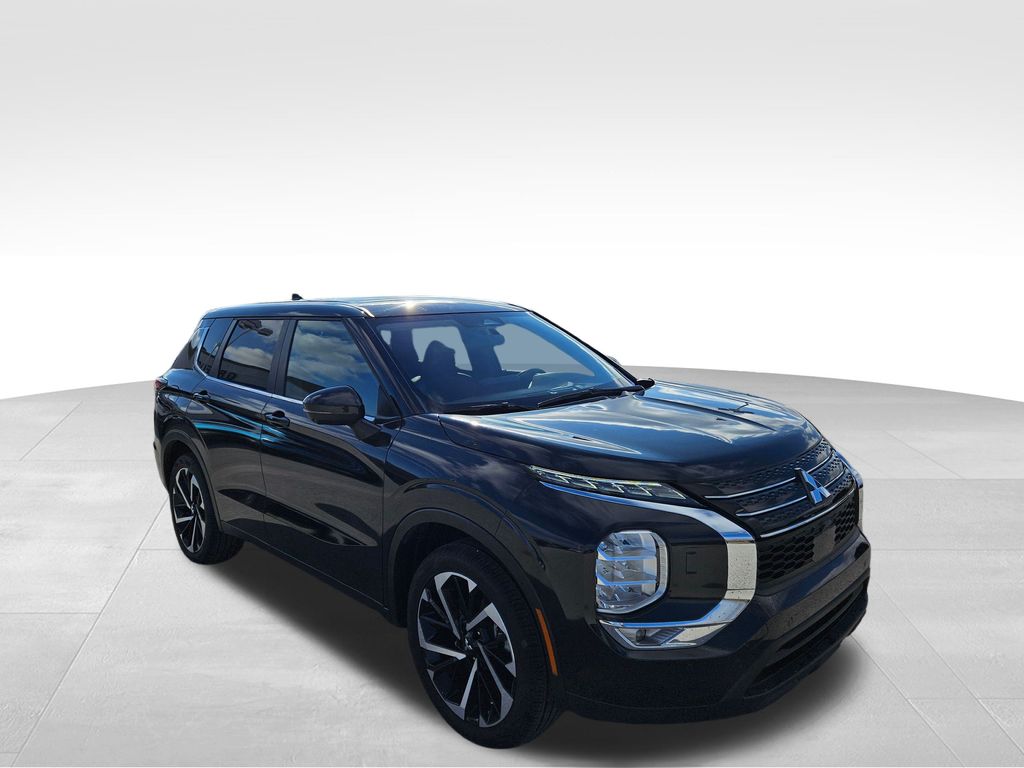 2024 Mitsubishi Outlander SE photo 2