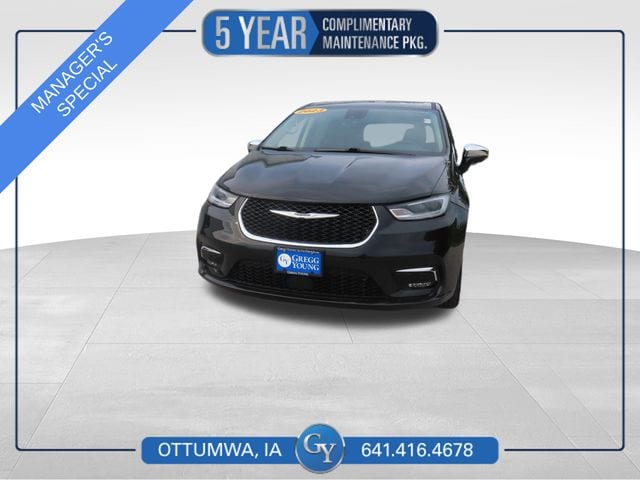 2023 Chrysler Pacifica Hybrid Limited's photo