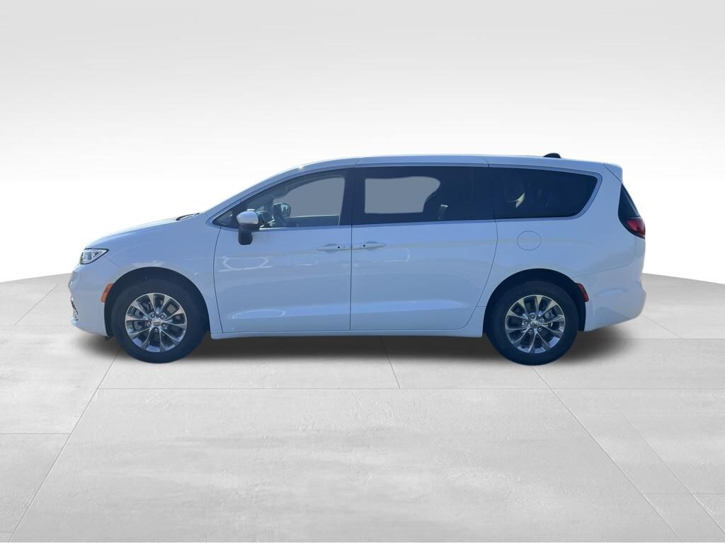 Used 2023 Chrysler Pacifica Touring L Van Passenger Van
