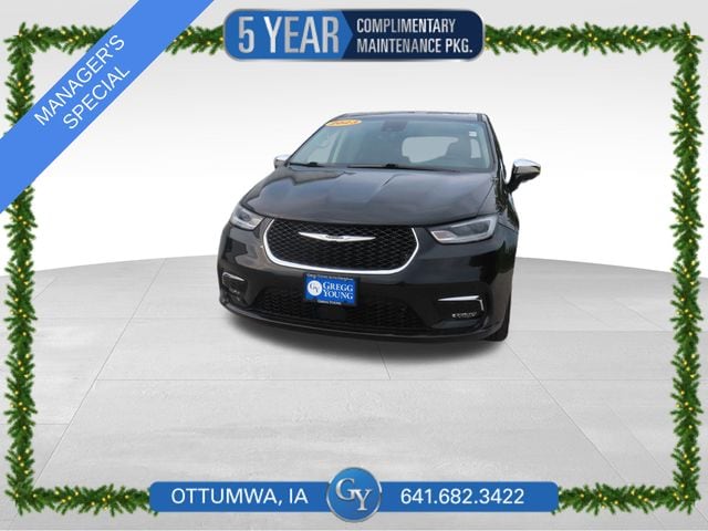 2023 Chrysler Pacifica Hybrid Limited's photo