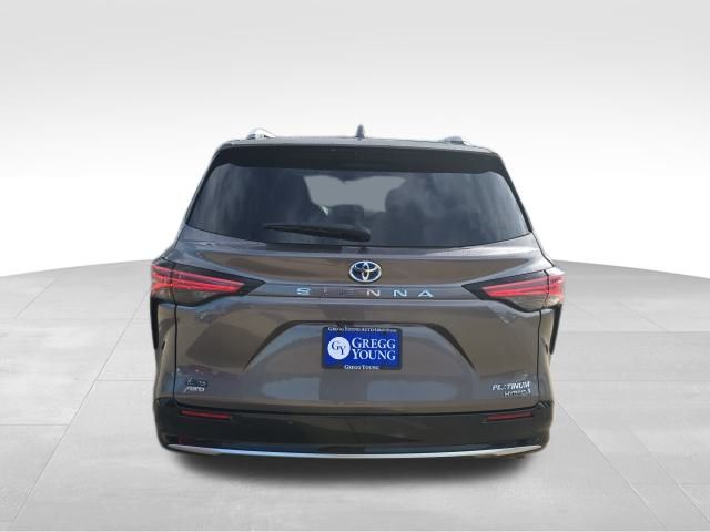 2024 Toyota Sienna Platinum photo 4