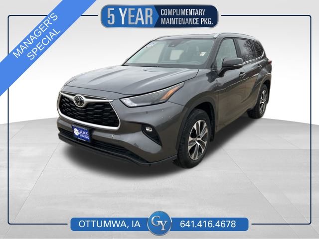 2023 Toyota Highlander XLE's photo