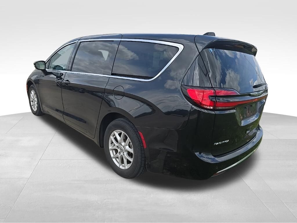 Used 2023 Chrysler Pacifica Touring L Van Passenger Van