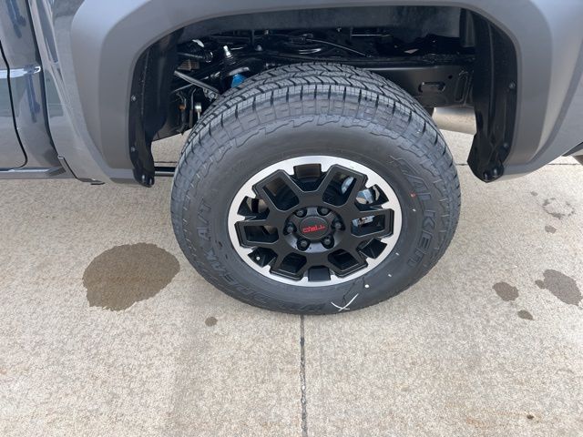 2025 Toyota Tacoma TRD Off Road - Photo 10