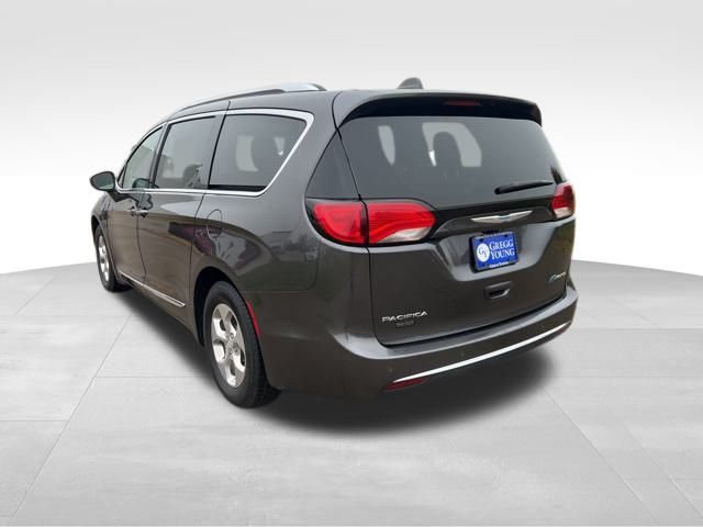 2019 Chrysler Pacifica Hybrid Touring L photo 2