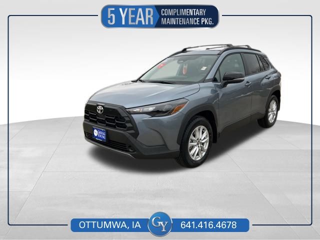 2026 Toyota Corolla Cross LE's photo
