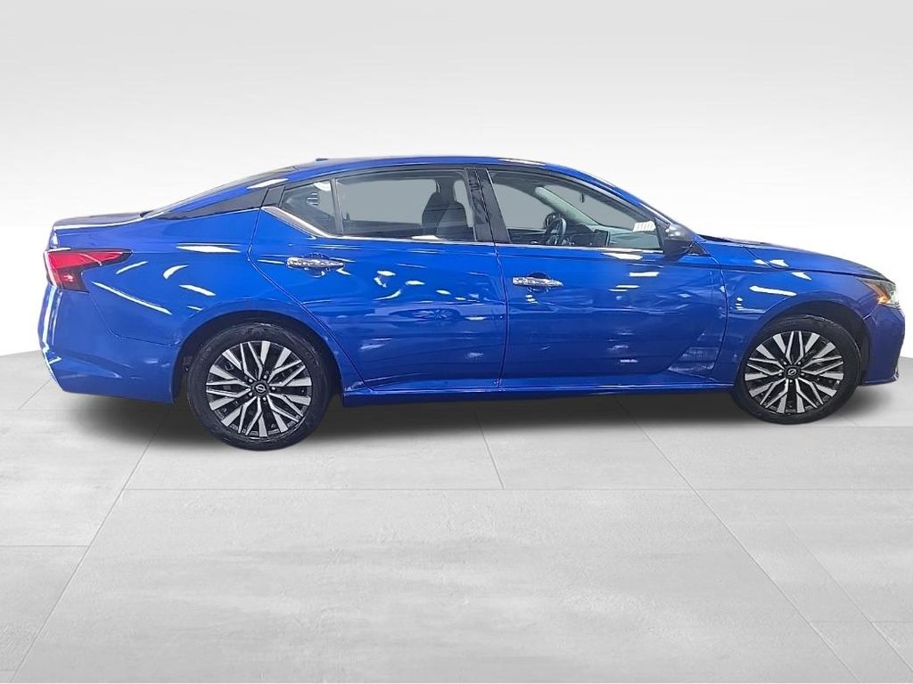 2025 Nissan Altima SV - Photo 7