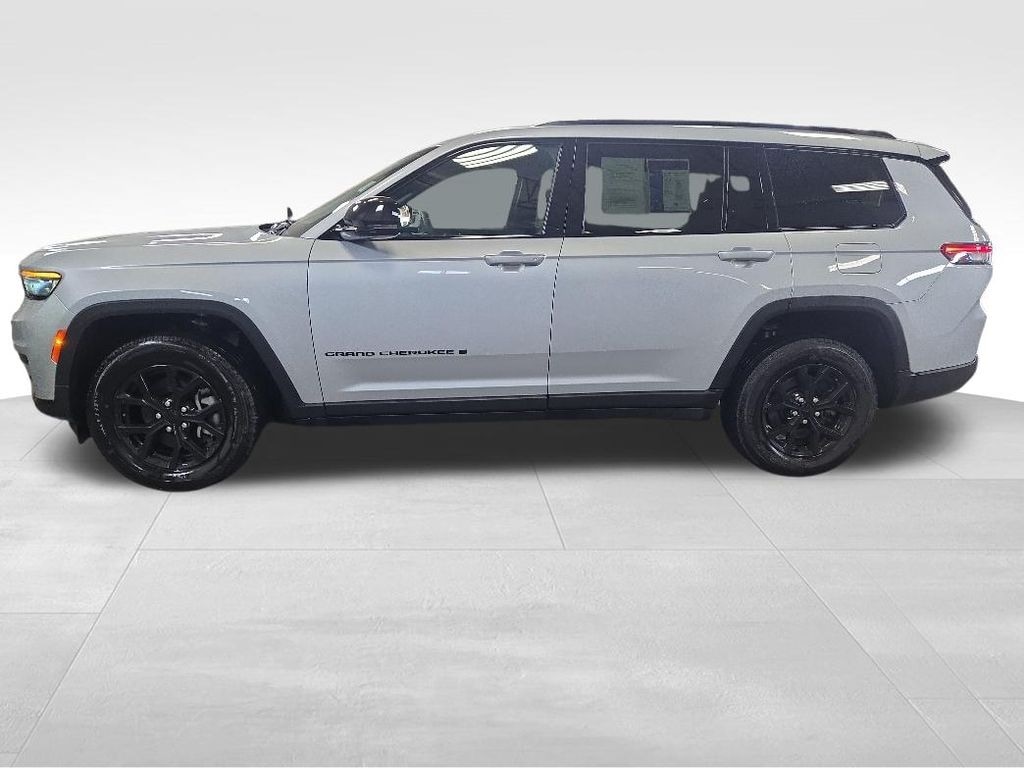 Used 2024 Jeep Grand Cherokee L Laredo SUV