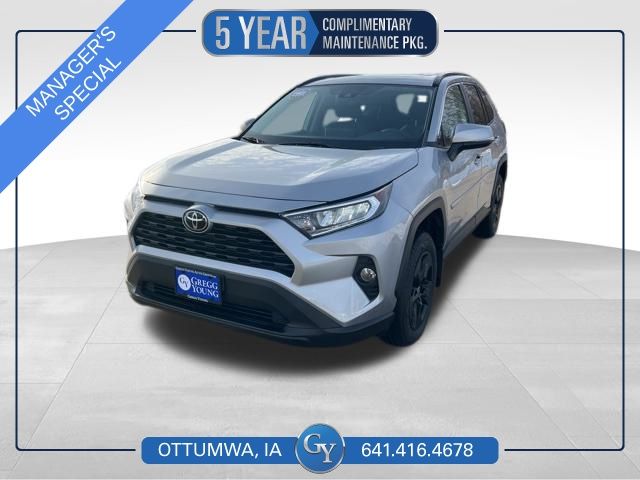 2021 Toyota RAV4 XLE's photo