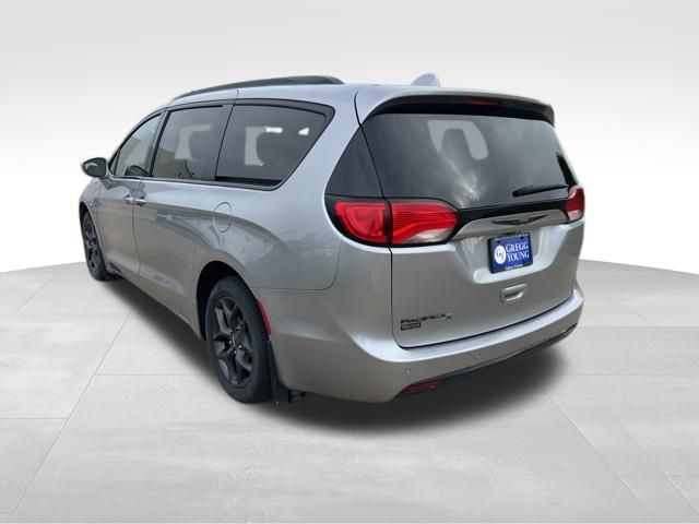 2020 Chrysler Pacifica Touring L photo 2