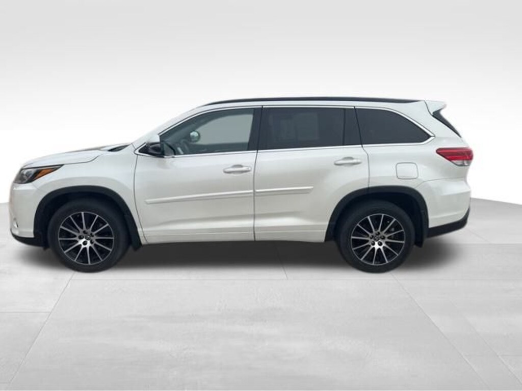 Used 2018 Toyota Highlander SE V6 SUV