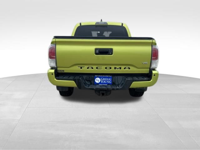 2023 Toyota Tacoma TRD Off-Road photo 3