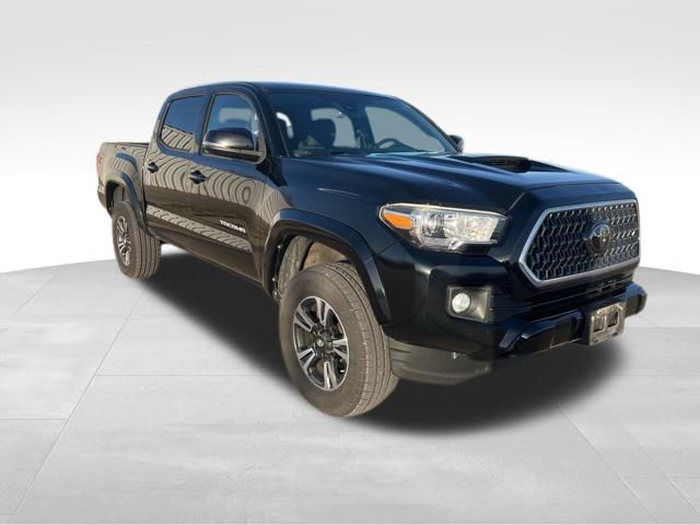 2018 Toyota Tacoma TRD Sport photo 4