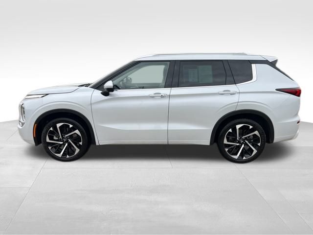 2023 Mitsubishi Outlander SEL photo 2